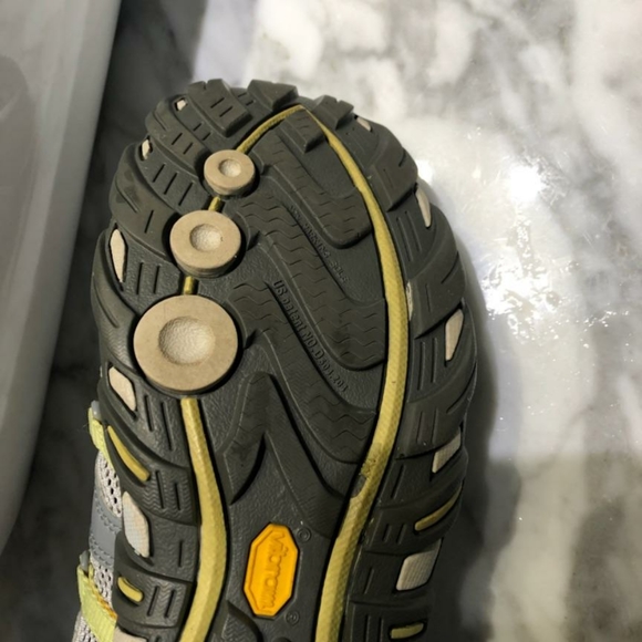 Shoes - Picture 2 of 4